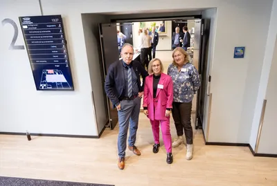 Taler egne partitopper midt imot – lakseskatten splitter landet