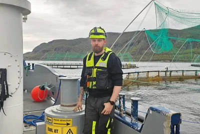 Via en kollega fikk Halvor Holte et elektrisk støt som sendte ham på sykehus en uke