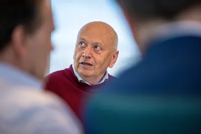 Avisinvestor leder an stevning mot Witzøes Salmar