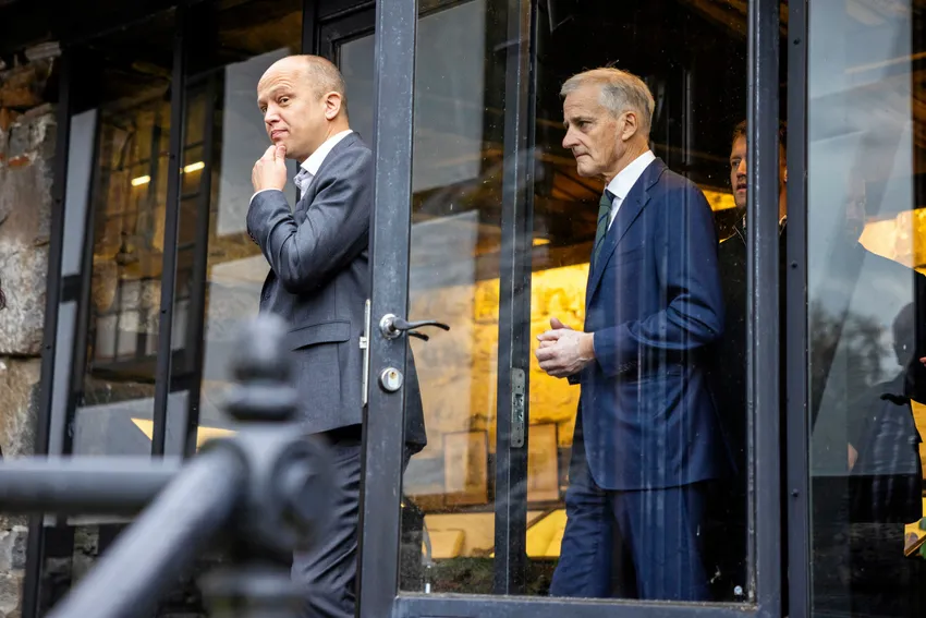 Rundt 200 politikere og byråkrater hadde tilgang til innsideinfo om lakseskatten