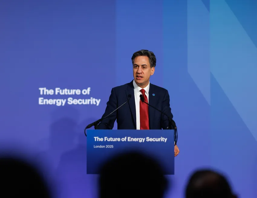 UK drops zonal plan but pledges transmission reform amid wind auction fears