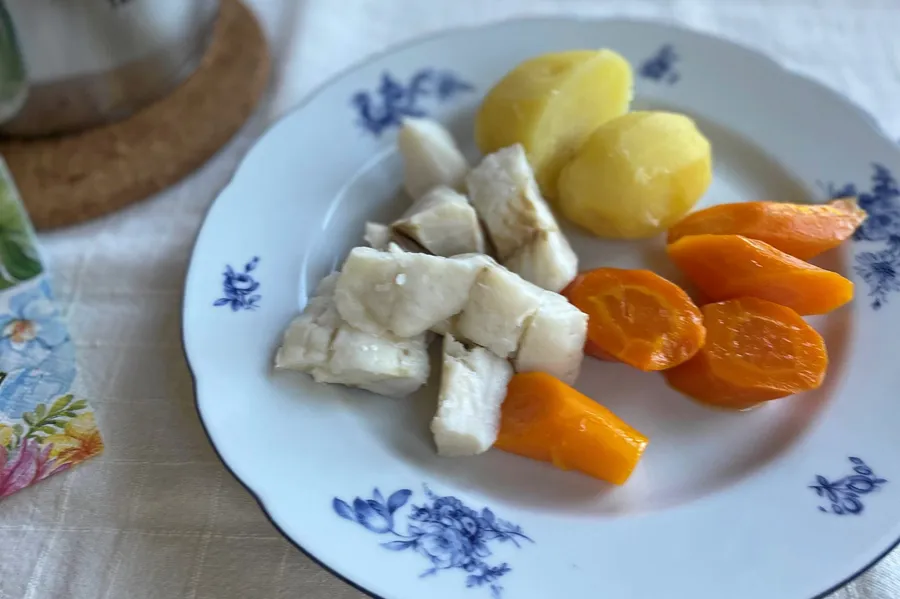 Fisk er noe av det beste du kan spise: Her er torsk på fatet - i form av boknafisk, en nordnorsk spesialitet.
