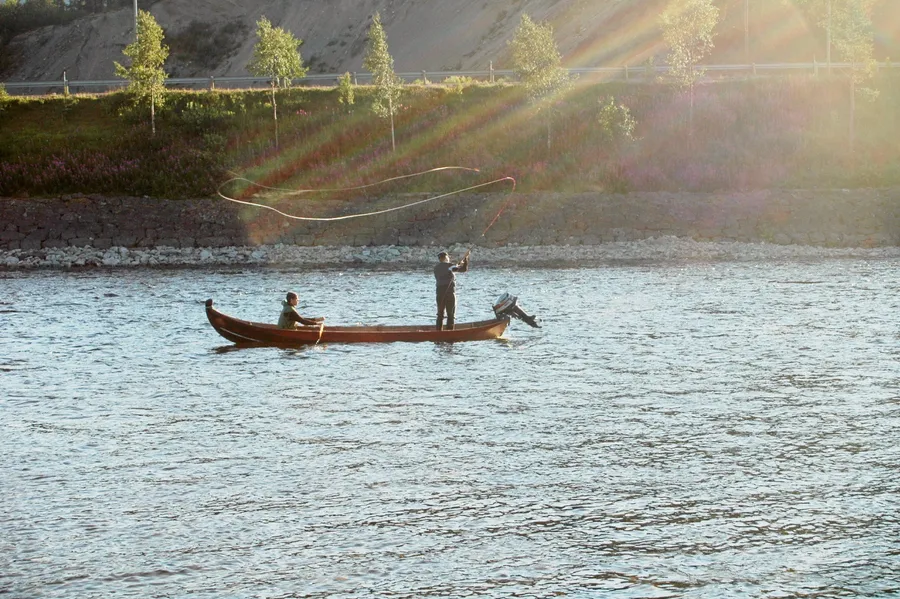 Laksefiske i Altaelva er en kostbar affære for rike laksefiskere.
