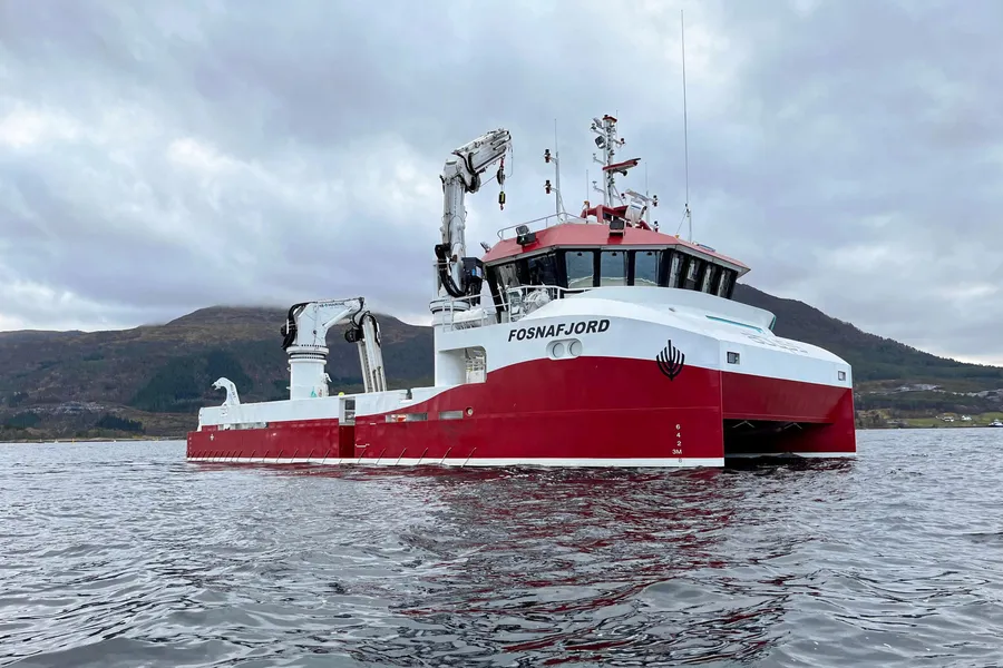 Servicefartøyet Fosnafjord.