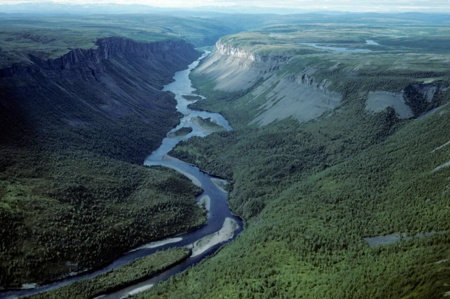 Altaelva i Finnmark med canyonen i Sautso. Dette er bl.a. en av landets mest kjente lakseelver.