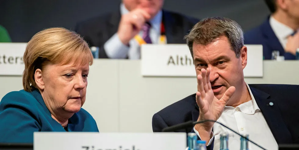 German Chancellor Angela Merkel (l) and Bavarian state premier Markus Söder (r)