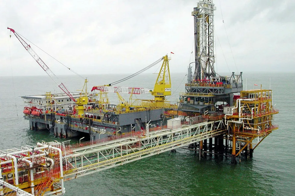 Brownfield asset: Smedvig's tender rig installed on Shell's South West Ampa platform off Brunei