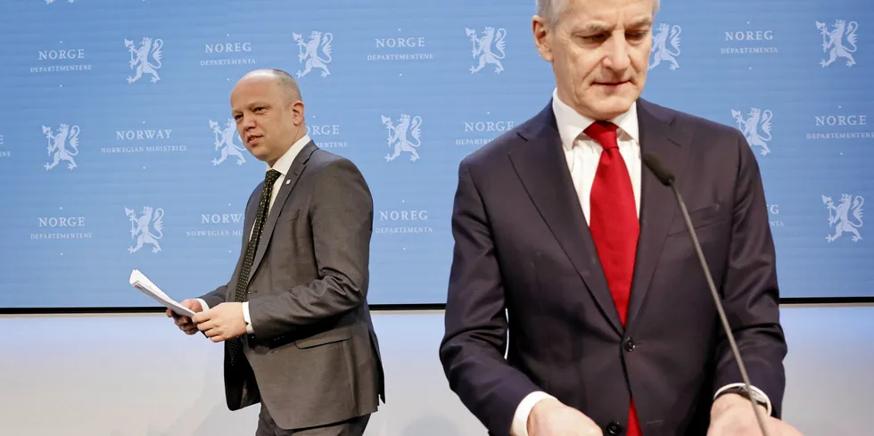The government, led by PM Jonas Gahr Store and Finance Minister Trygve Slagsvold Vedum, initially aimed to have the hearing on May 16.
