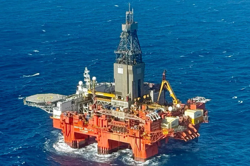 Sister rig: the Deepsea Bollsta working in Namibia