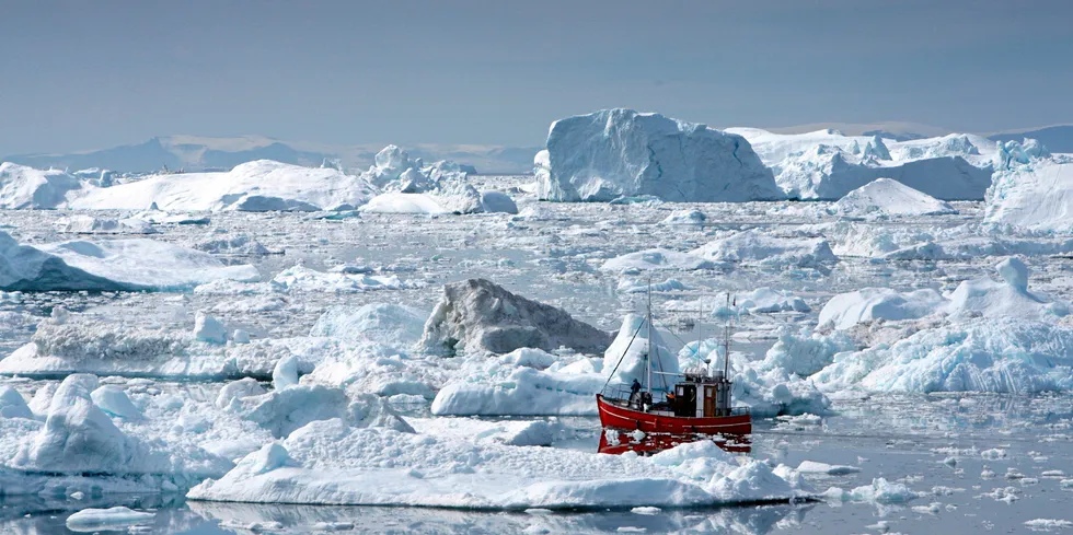 A study in Nature Climate Change concluded that a minimum sea-level rise of 27 centimeters in the next 100-150 years from melting of the Greenland ice sheets is now inevitable.