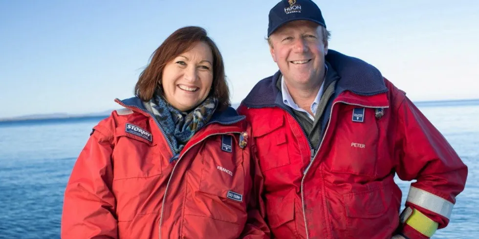 Frances og Peter Bender satser en milliard norske kroner på å utvide selskapet Huon Aquaculture på Tasmania. (Foto: Huon Aquaculture)