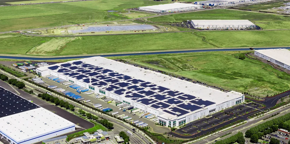 EnterSolar PV installation on Amazon distribution facility in California, US