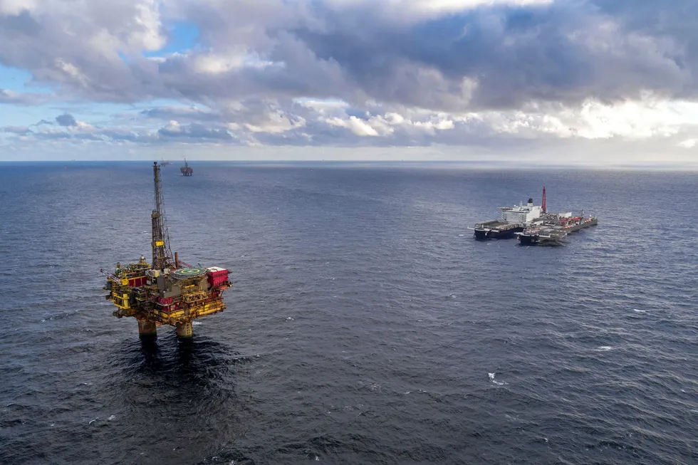 Half a day: to lift the Brent Delta topsides