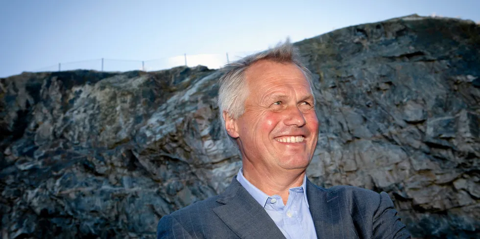 Gustav Witzoe's SalMar will absorb all assets, rights and obligations of NRS and NRS will be dissolved.