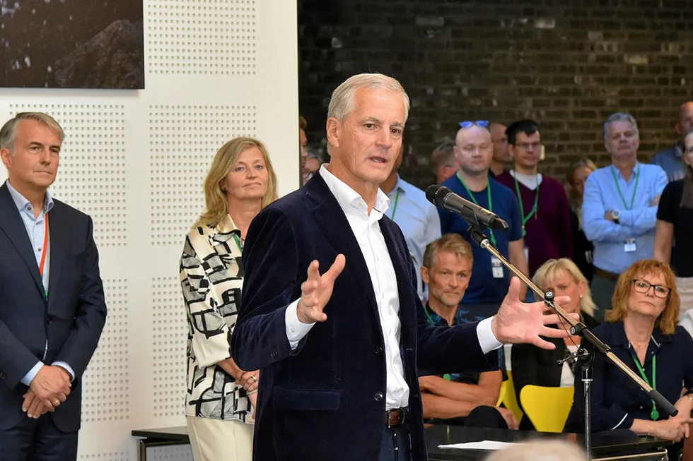 New opportunities: Norway’s Prime Minister Jonas Gahr Store at informal meeting with employees of the Norwegian Petroleum Directorate and the Petroleum Safety Authority in Stavanger.