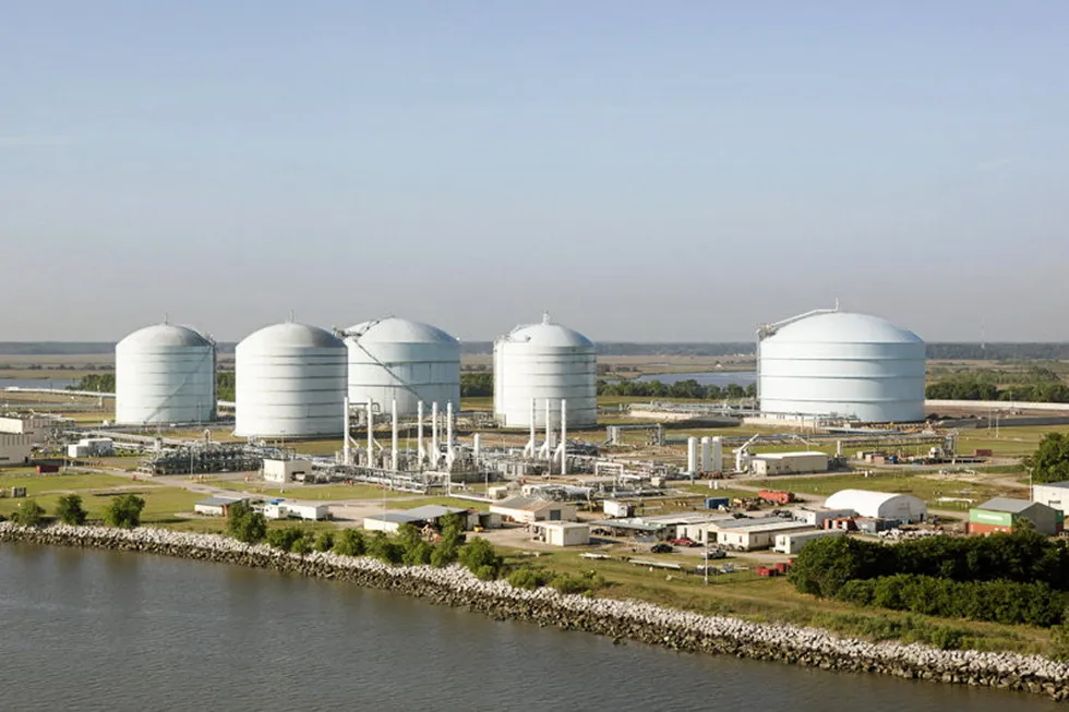 Unnamed buyer: Kinder Morgan has sold a 25.5% stake in the Elba liquefaction facility in Georgia for $565 million.