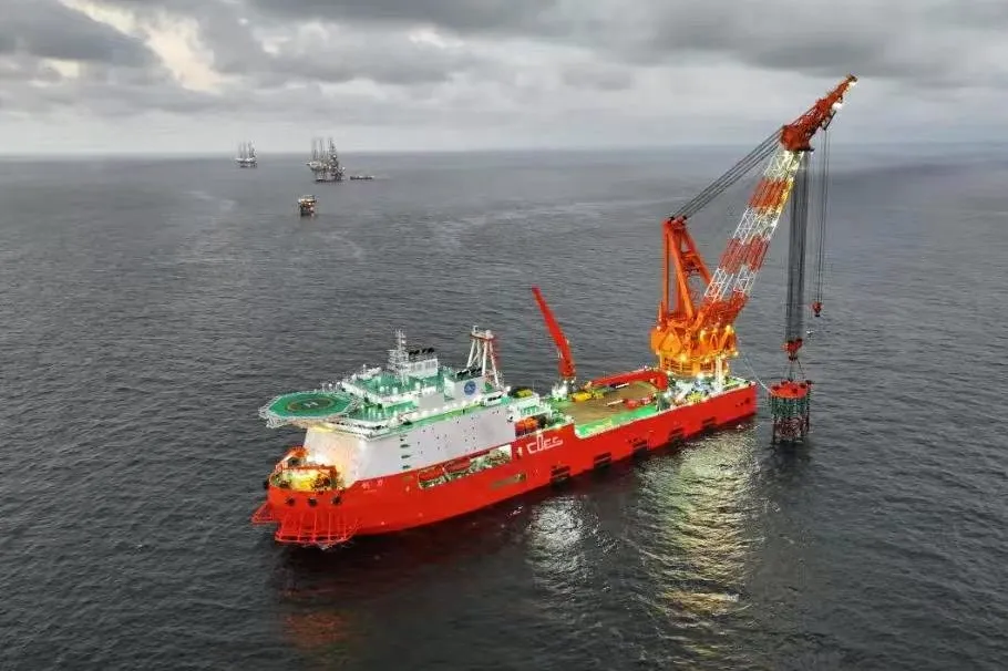Hilong in early January 2025 installed Eni's first wellhead platform for the Congo FLNG project.