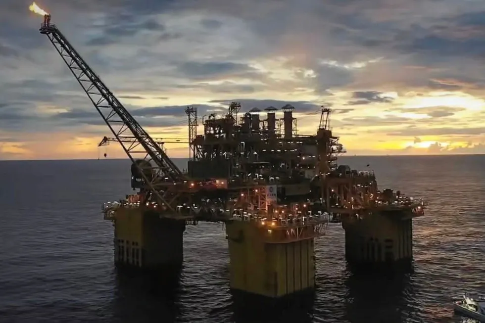 New record: CNOOC Ltd produces gas from Lingshui gas field via Shenhai-1 deep-water semi-submersible platform