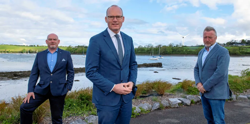 Ireland’s minister for foreign affairs, Simon Coveney (centre), with EI-H2 CEO Tom Lynch (left) and company founder Pearse Flynn