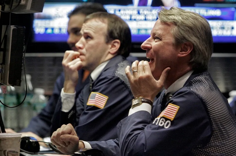 Mixed trade: oil prices rose and fell in early trade on Wednesday