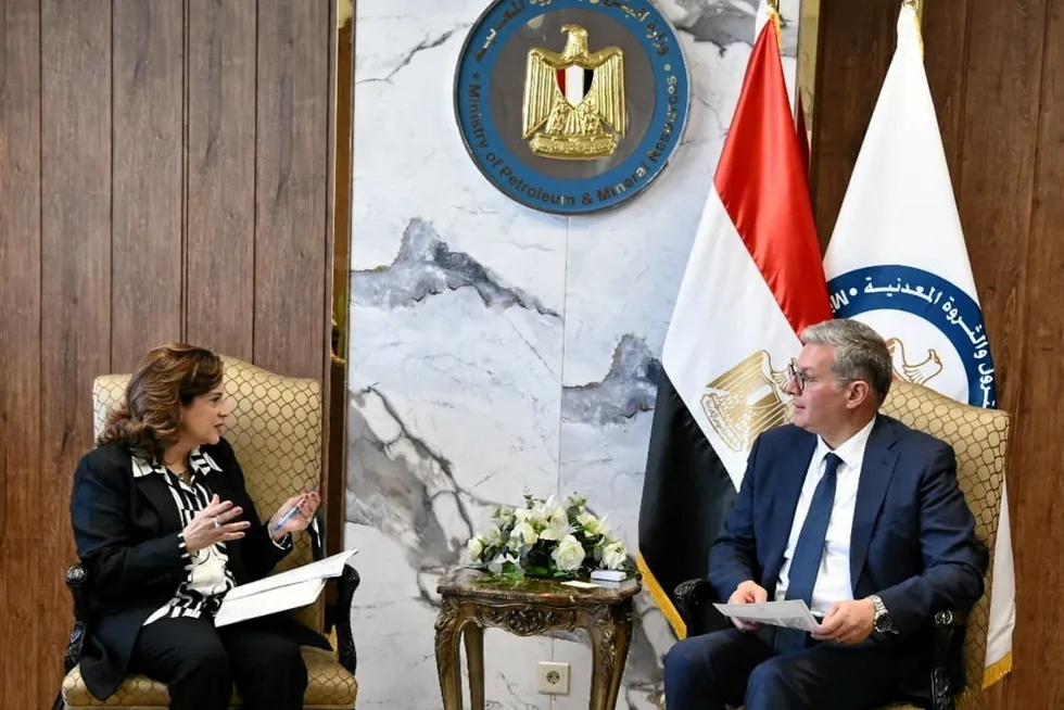 Dalia Al-Jabry, chairman of Shell Egypt Company (left) meets Karim Badawi, Egypt’s Minister of Petroleum.