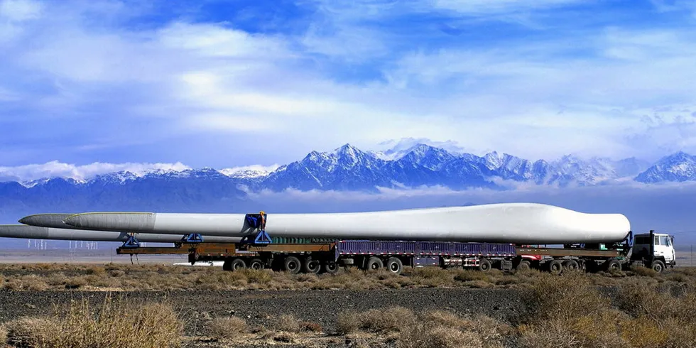 Goldwind blades on the move.