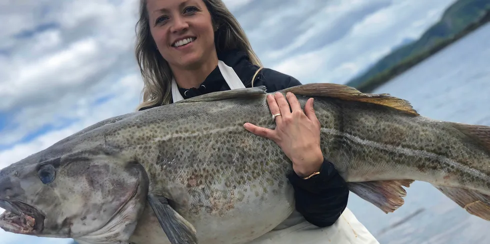 Lisa Leinebo Pinheiro of Leinebris holds up a decent-sized cod. Front page: Leinebris' Mathias Stave, Jenny Utheim, Martin Remme and Jiri Lysak