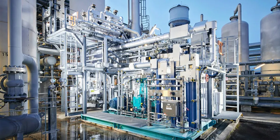 Linde's HISELECT demonstration plant in Dormagen, Germany, which can extract hydrogen from natural gas/H2 blends.
