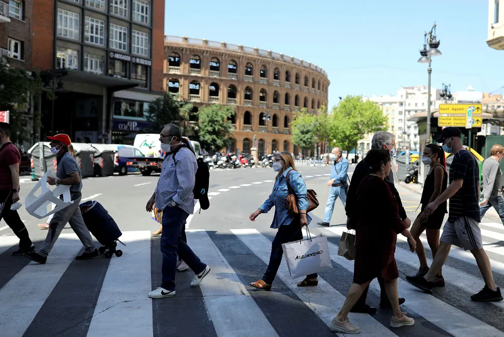 Easing lockdowns: people are getting back on the streets in many countries