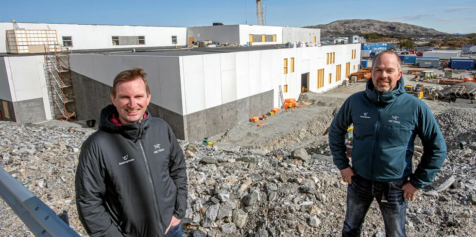 The salmon factory at Maroya in Trondelag is set to be ready next summer. Here we see project manager Eskil Laukvik (right) and R&D coordinator Ragnar Sæternes, at the construction site.