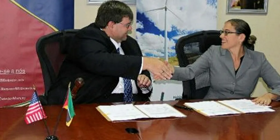 US Deputy Chief of Mission Bryan Hunt and eleQtra's Lauren Thomas.