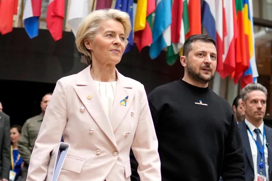 European Commission President Ursula von der Leyen (left) and Ukraine’s President Volodymyr Zelensky.