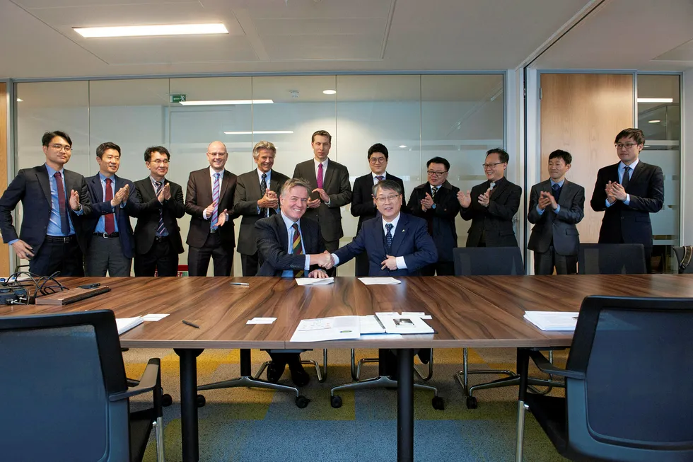 Deal: DNV GL’s Petter Ellingsen (fourth from left), witnesses the signing of a memorandum of understanding covering the bulk standardisation by Hyundai Heavy Industries head of offshore engineering Tae-Jin Kim and IOGPA executive director Gordon Ballard
