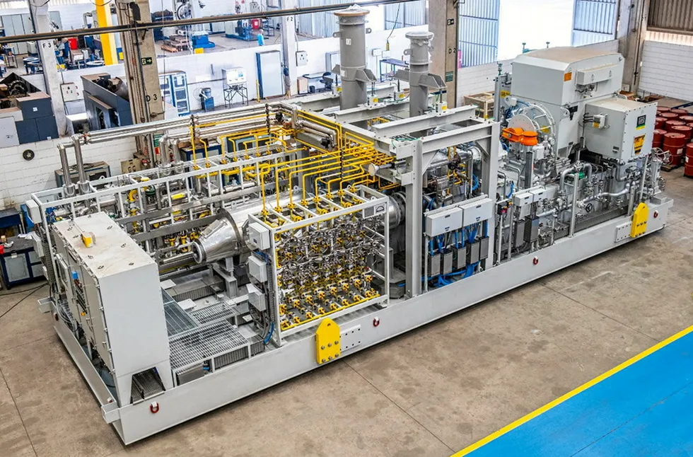 Solutions: a Man screw compressor train