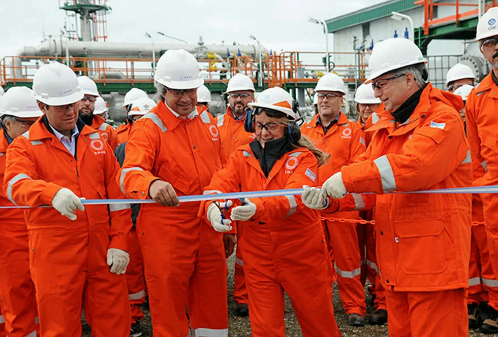 Enap inauguration: Executive vice president Upstream YPF, Pablo Bizzotto, Hydrocarbons secretary Marcos Pourteau; governor of the Santa Cruz province Alicia Kirchner and general director of Enap, Marcelo Tokman