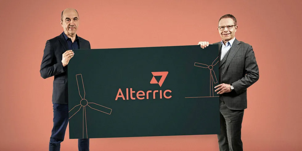 Stefan Dohler, chairman of the board of EWE (left), and Heiko Janssen, chairman of the board of the Aloys Wobben Stiftung, with the new Alterric company logo