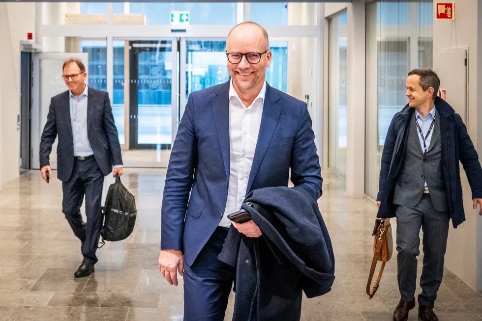 Aker Solutions chief executive Kjetel Digre (middle).
