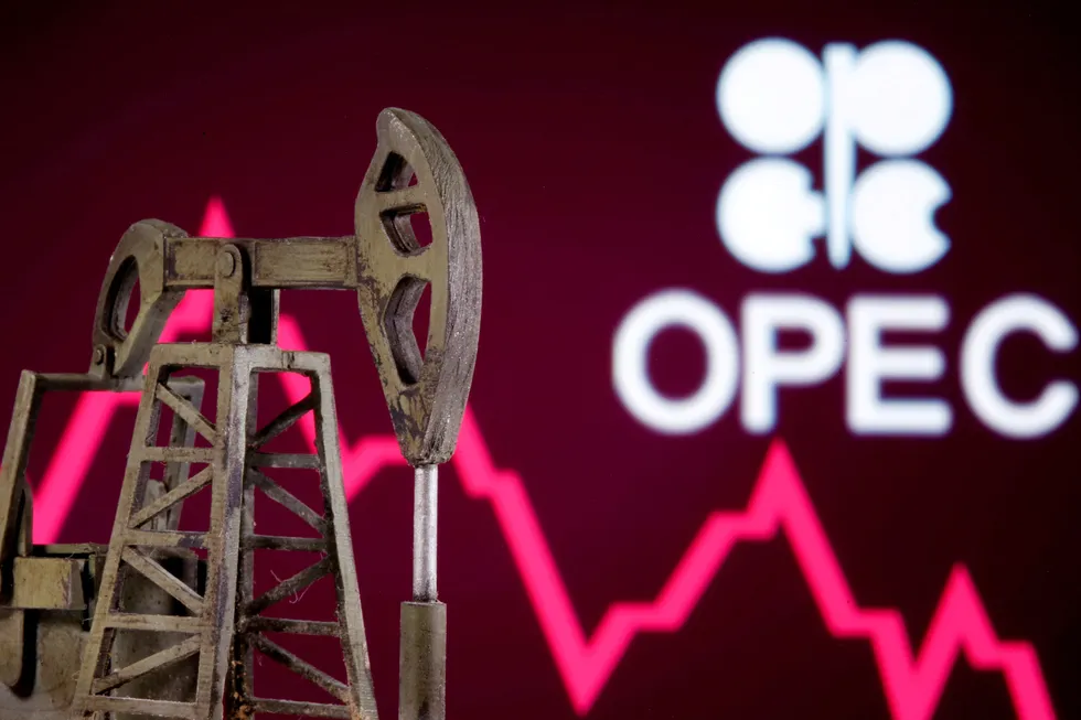Opec Surprise: Saudi Arabia takes big cut in production to support oil prices