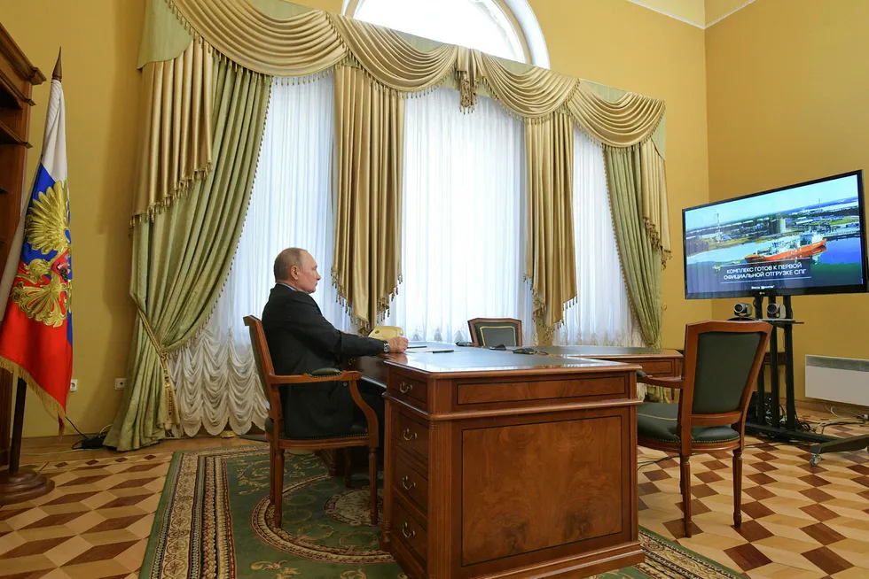Live broadcast: Russian President Putin watches loading ceremony for new small-scale LNG facility