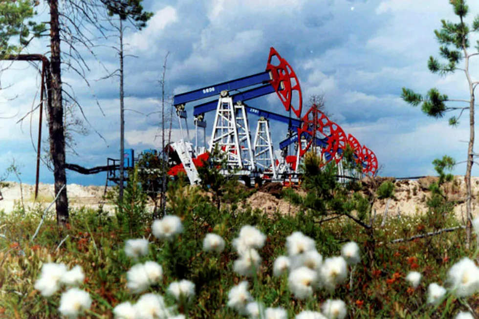 Oil slips: on global growth fears