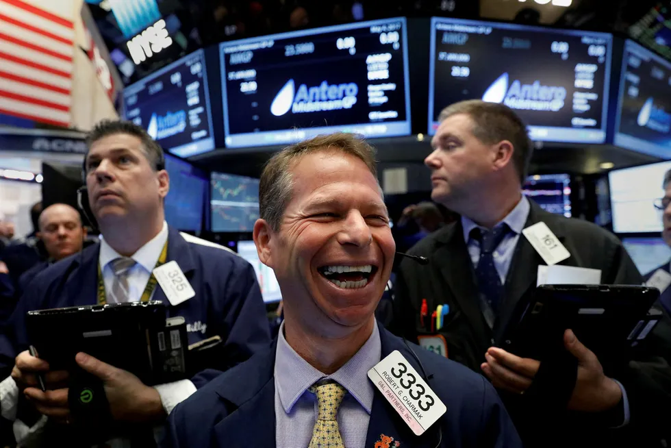 Holding on to gains: oil east slightly in early Friday trade but is still set to post an eight consecutive weekly gain
