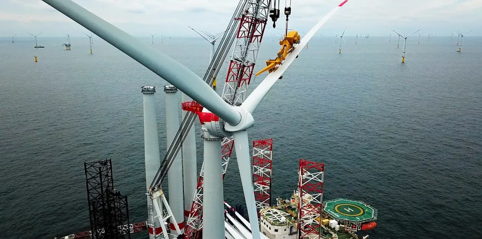 Installation of Merkur's GE turbines.