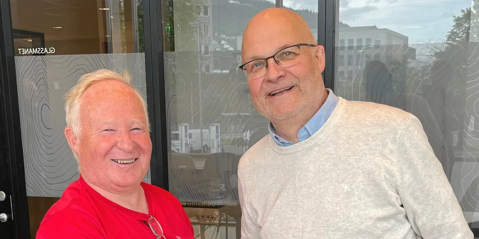 Radgivende Biologer Managing Director Geir Helge Johnsen greet Akerbla Group CEO Roger Sorensen.