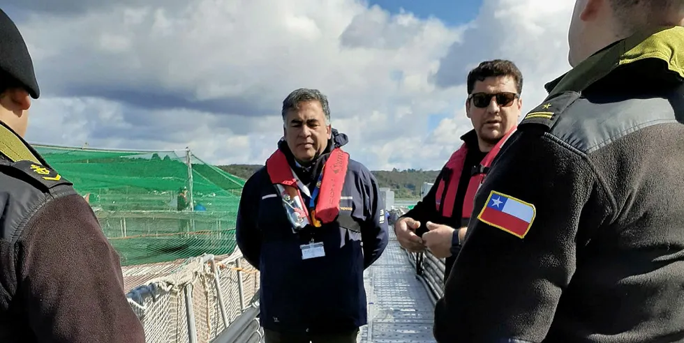 Sernapesca, Maritime Authority visit the affected Salmones Aysen site.