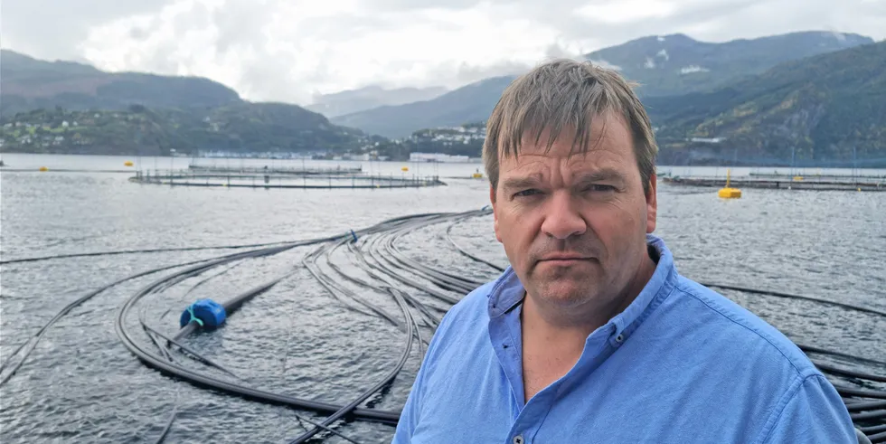 According to Hofseth, the solution to avoid these pitfalls is to invest in closed floating cages in Norwegian fjords.