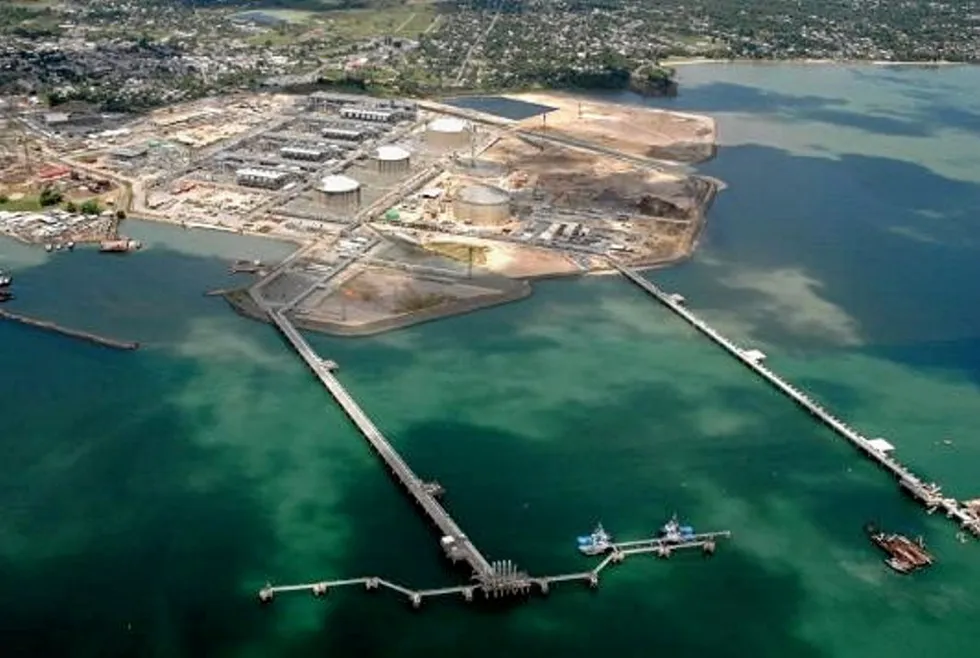 Bridge: the GNL Quintero regasification terminal in Chile