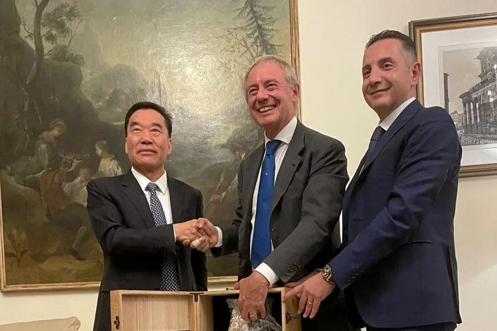 Left to right: Mingyang CEO Zhang Chuanwei, Italy’s minister of economic development Adolfo Urso and Toto general manager Riccardo Toto meeting in China.