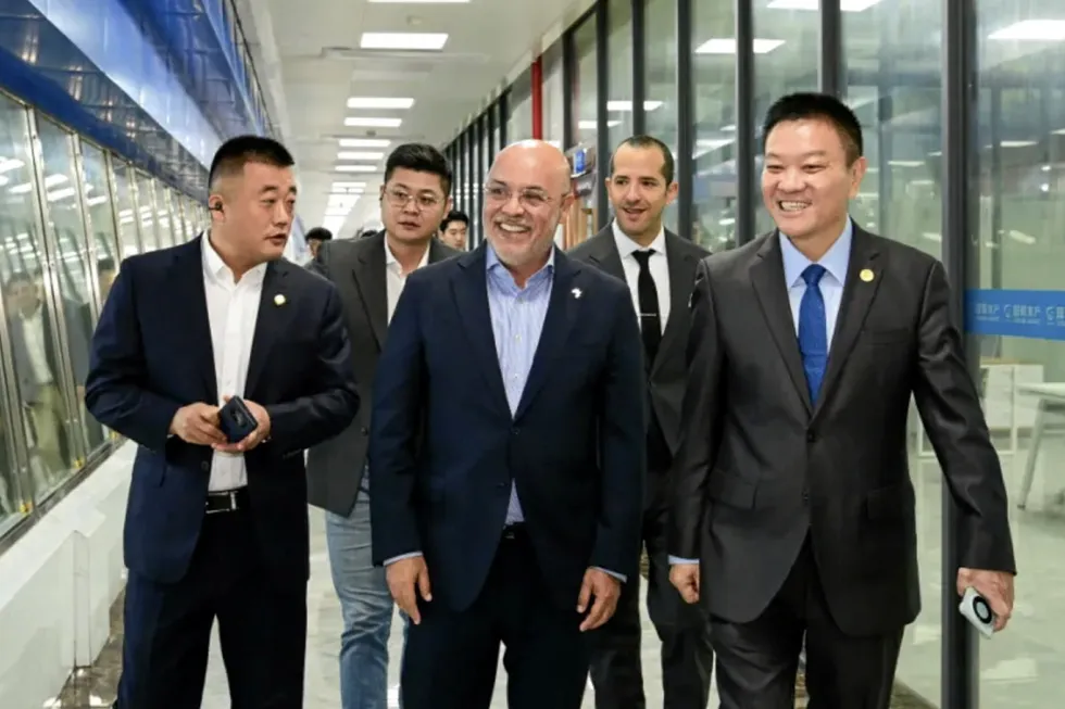 Guolian Chairman Li Zhong with Aquagold CEO Atilio Solano.