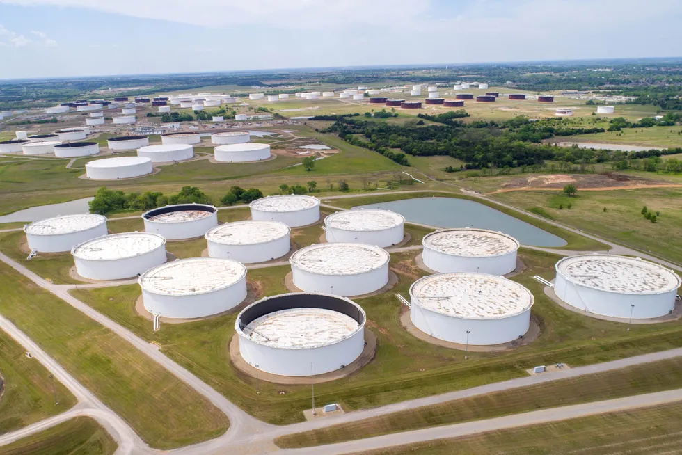 Oil levels down: US crude inventories fell last week