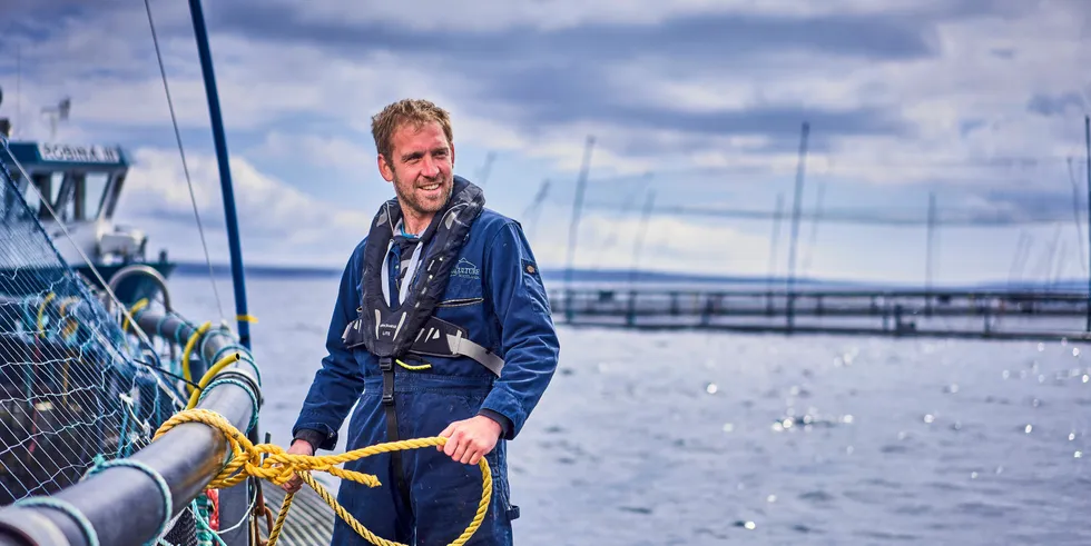 The offshore operation has the capacity to produce 3,850 metric tons of farmed salmon for Cooke.